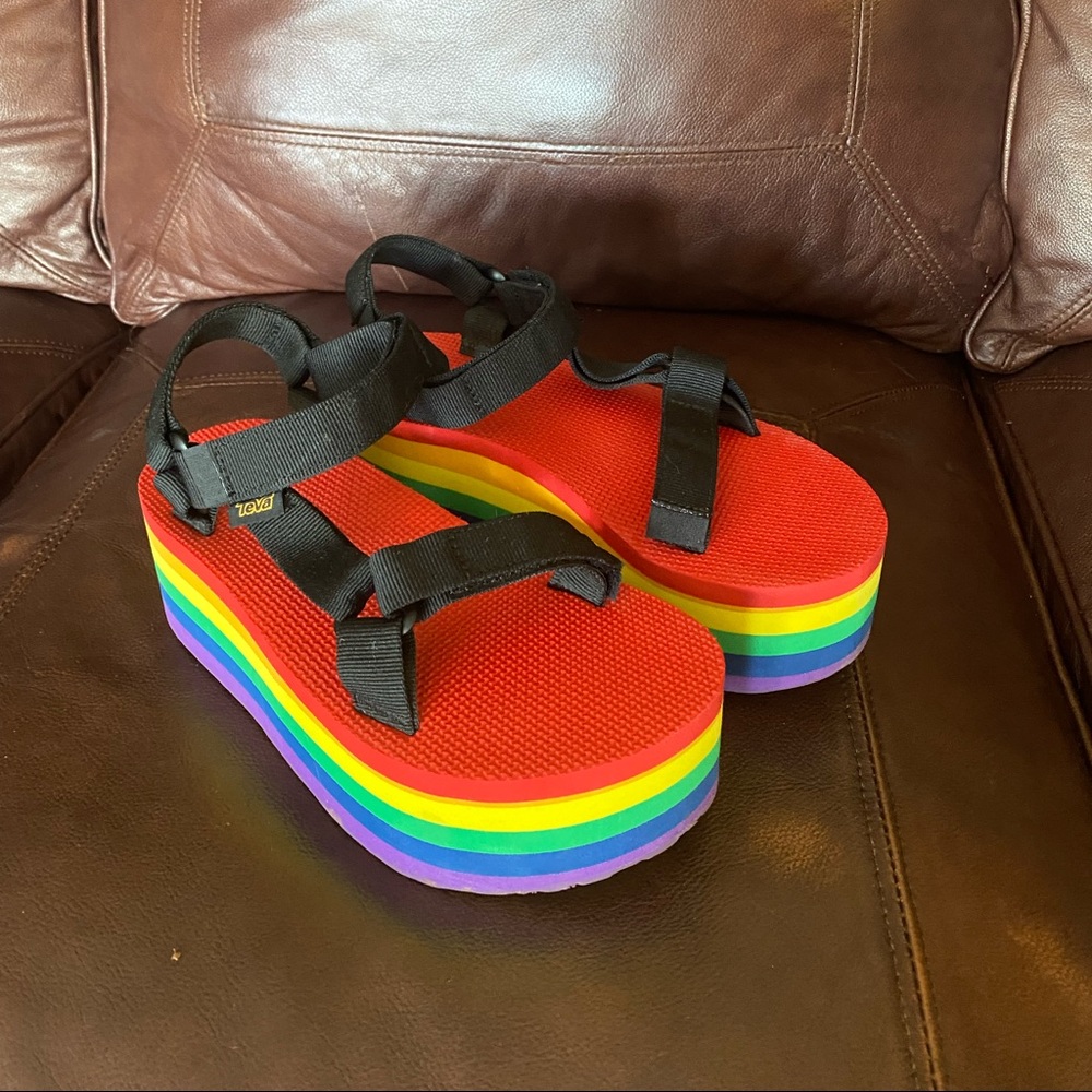 rainbow platform tevas